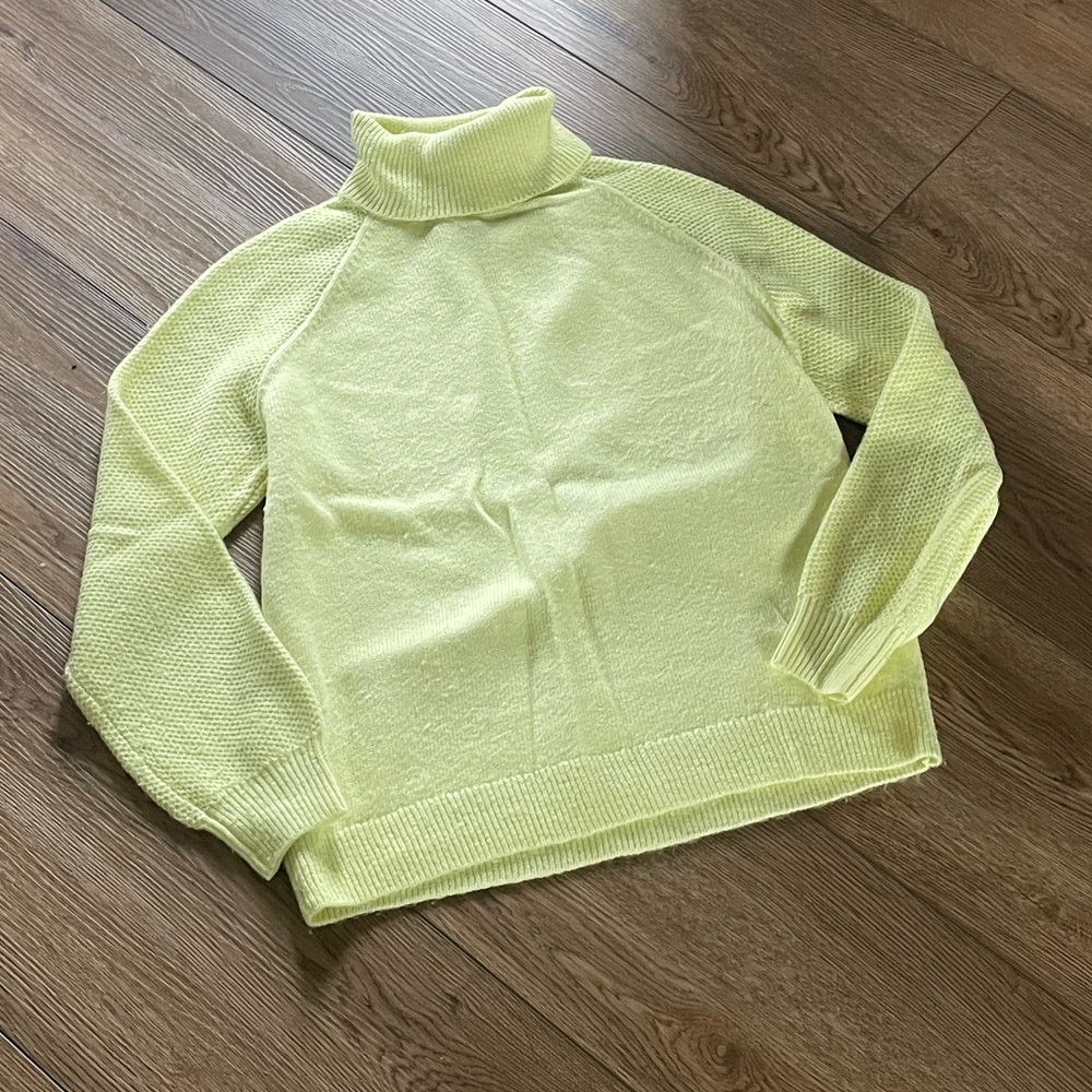 LOFT Turtleneck Sweater in Acid Yellow - Size Large